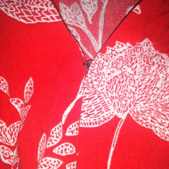 Womans Size Small Shirt Pant Suit Floral Print V-neck Red & White Suit - Picture 6 of 7